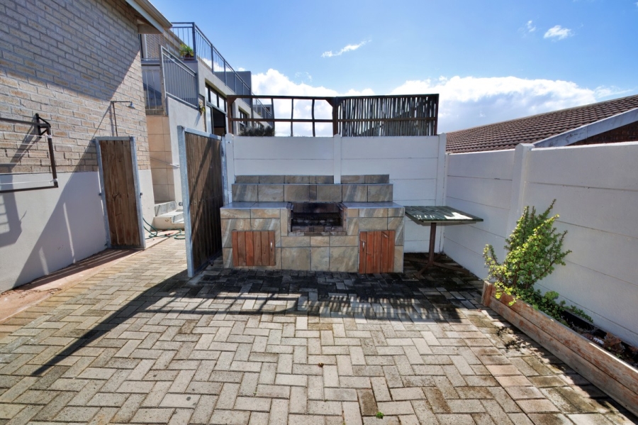 4 Bedroom Property for Sale in Stilbaai Wes Western Cape